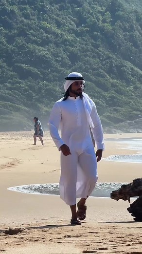 Habibi Jack Sparrow live stream showing his cats