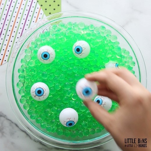 Before you know it the Halloween countdown will be here! Try building a sensory bin or table. We have three fun ways to try one with your kiddos, plus a free printable to add to it. https://littlebinsforlittlehands.com/halloween-sensory-bins/ | Little Bins for Little Hands