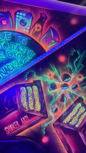 Fluorescent art truck #shokerArt1 #mural #fluorescent art #abstract