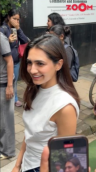 Vedika Pinto Asks the Pap if He Watched Musafir Cafe #shorts #vedikapinto #viral