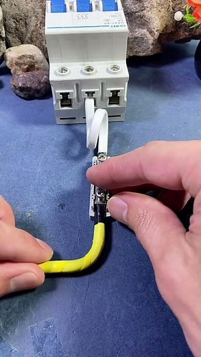 Quick splicing method for copper and Aluminium wires #wire #WireConnectors #wirejoint #shorts