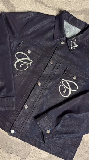 Chris® 🪰 on Instagram: "Better late than never, right? 🧊 My birthday was actually a month ago, but the tradition of sewing my own jacket is non-negotiable. Found this crazy indigo denim at an auction for 3€ and had to turn it into something special for my first project of 2026. A few rookie mistakes were made, but let’s just call them „hidden features.“ What do we think, was it worth the wait? #sewing #nähen #denimjacket #couture #diy"