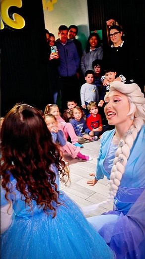 La magia de Frozen cobró vida ❄️ Elsa sorprendió a todos en este cumpleaños #heykids #frozen #elsa