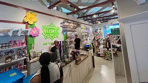 Get ready to spread some New Orleans cheer this holiday season! Louis Armstrong New Orleans International Airport has the perfect last-minute gifts for your loved ones, including unique items from local shops like Fleurty Girl and Dirty Coast. Don't forget to grab some merch from your favorite Louisiana sports teams too! 🎁 🎶: Vince Guaraldi Trio | Visit New Orleans