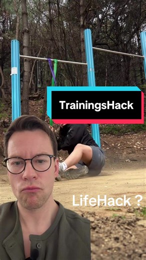 Hier ist es nicht eindeutig wer mit wem trainiert, der Proband oder das Widerstandsband mit ihm. Spannung hat hier jedenfalls nur „einer“. So sieht es aus, wenn das Widerstandsband mehr Widerstand leistet als man selbst. 1. Knoten am Fixpunkt lösen oder 2. abschneiden, aber dran rumjukeln hilft nicht. #training #laugh #workout #sport #fail