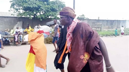 138K views · 5.9K reactions | Le vieux bamana avec son fils Diakoumafi藍 et son djokalani à côté votre et Sapé officiel et Lassissi et poulet et Dougoutigui officiel | Le vieux bamanan fama | Facebook