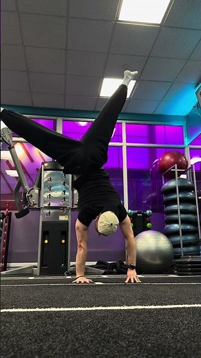 One arm handstand progress #calisthenics #onearmhandstand