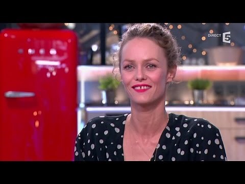 Vanessa Paradis revient sur ses débuts - C à vous - 27/11/2014