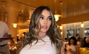 Lyna Perez: Το μοντέλο από το Μαϊάμι με τα πληθωρικά προσόντα και τα μικροσκοπικά μαγιό που προκαλεί «εγκεφαλικά» (ΦΩΤΟ)