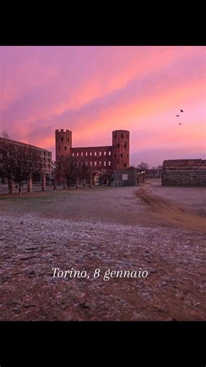 Alba rosa sulle Porte Palatine: Torino si sveglia nel silenzio, con la storia che brilla sul terreno ghiacciato. A pink dawn over the Palatine Gates: Turin awakens in silence, with history shimmering on the frozen ground. #Torino #Turin #турин #january #gennaio | Explore Turin