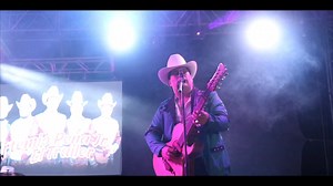 4.9K views · 239 reactions | Compartan raza! Dicen por ahi que el Tio memo siguio con esa chiquilla  #RecorriendoCaminos #QueSigaRugiendoElTrailer #AmorImposible Urano7 Estudio | Artemio Peña Jr. y El Trailer | Facebook