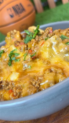 430K views · 10K reactions | Papas con chili y queso, una delicia de la arena de los Cavaliers de la NBA #papas #chili #botana | Soy Phillip | Facebook