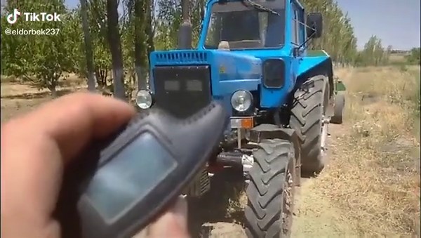 Blue Tractor Overview: Features and Design Insights