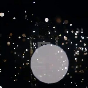 173 reactions · 21 shares | The holidays reveal new colours with N°5 L’EAU. | CHANEL | Facebook