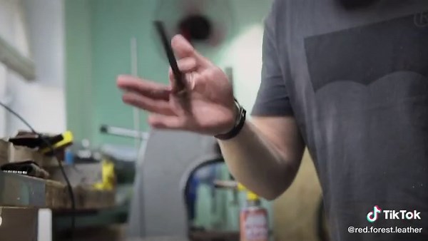 #документница #изделияизкожи #кожаныйкошелек #кожаныйремень #брелокизкожи #кожаныйзажим #кошелек