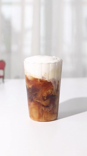 IC Home Cafe on Instagram: "Irish Cream Coffee 📝 Recipe 🥛 Irish Cream 30g • Milk 10g • Whipping Cream 30g • Irish Cream Syrup ~froth using milk frother Ice Cubes 🧊 120ml • Water 2 Shots • Espresso Irish Cream #homecafe #homecafeindonesia #cafeathome #홈카페 #홈카페영상 #onthetable #barista #homebarista #asmr #coffee #icedcoffee #irishcream #irishcoffee #irishcreamcoffee #coffeetime #espresso #longblack"