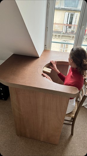 Bricolage du week-end . Établi provisoire de joailler : vous avez été nombreux à l’avoir trouvé ! . . #menuiserie #établie #bijoutier #bois #création #surmesure #etablienbois #bijoutier #joaillier #joaillerie #joailleriefrancaise #creationartisanale #mobilier #menuisier #meuble #bureaudesign #bureaudesign #interiordesign | Bertrand Rivet Création