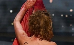 Actress removes dress completely at awards function to send message to Prime Minister | IndiaGlitz