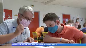 8K views · 100 reactions | Ils se font discrets au sein de l’établissement scolaire, et pourtant leur rôle est essentiel pour certains élèves. Les AESH sont une épaule pour les élèves en situation de handicap. | Mosaïk Cristal | Facebook