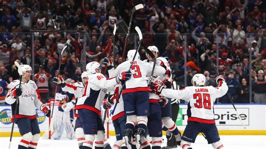 Alex Ovechkin scores goal #895 to break Wayne Gretzky's all-time NHL scoring record