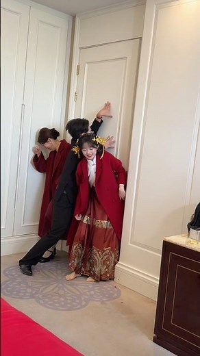 Gì vậy trời 😱😱😱 #funny #wedding #makeup #dress #shrots #diy #singapore