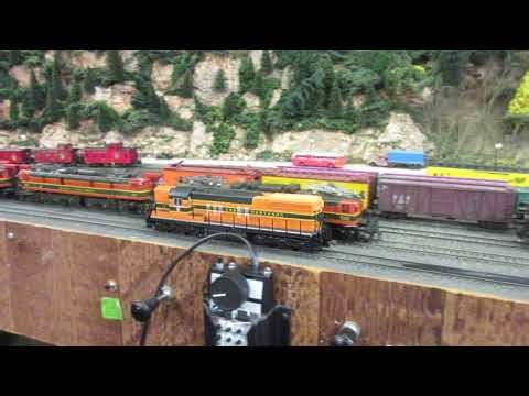 Great Northern Railway: GN SD 9 by Atlas, Quiet engine Non sound decoder installed