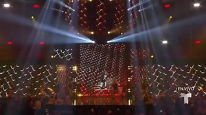 596K views · 35K reactions | #Blessd y #LennyTavarez derrochando flow con #Medallo  #PremiosTuMusicaUrbano #PTMU 蘭 | Telemundo Entretenimiento | Facebook