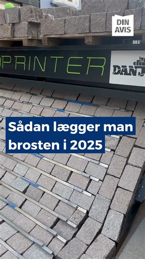 "Vejprinter" lægger brosten i Vestergade. | Din Avis Aarhus Onsdag