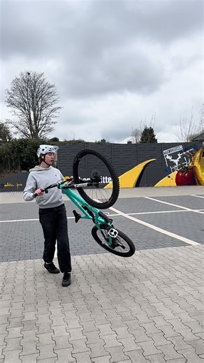 Mastering the Tailwhip Flat Technique in MTB