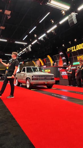 1989 Chevrolet Silverado Pickup. #classictrucks #reels #viralreels #fblifestyle #chevroletsilverado | 713 Classic Trucks