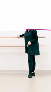 The plié in the fifth position connects various ballet movements, emphasizing smooth transitions. It bolsters balance, core strength, and alignment. This foundational technique enhances a dancer’s overall performance quality, ensuring movements stem from a strong core for a captivating display.Watch the video for some tips to improve your plié in the fifth position with Ms. Ninel Cherevko! | Runqiao Du Ballet Coaching