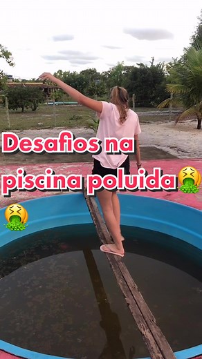 O desafio voltou Quem errar atravessa e já sabe caiu pega 1000 doenças kkkk beberia essa água por 1000 reais