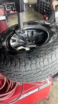 DESTROYED TIRE QUICKLY REPLACED COOPER DISCOVERER ROAD TRAIL AT #tireguy #coopertires