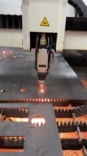 Laser cutting machine