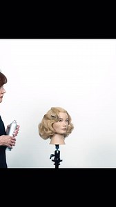 Here are my top 3 tips for placing wave clips for stunning wave results: 1️⃣ Always secure each movement in place using long clips. 2️⃣Forming the wave? Use a comb to push the hair horizontally across the section at a 45° angle—either forward or backward, depending on the wave direction. 3️⃣ Create that ridge! Use a wide-tooth comb, pushing the teeth upward to form a ridge. Hold the ridge in place with your hand. 4️⃣Lock it in: Push the teeth of the wave clip into the top ridge, then clip undern