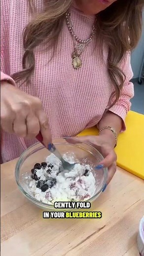 Hungry Girl: 4-Ingredient Blueberry Protein Bagels