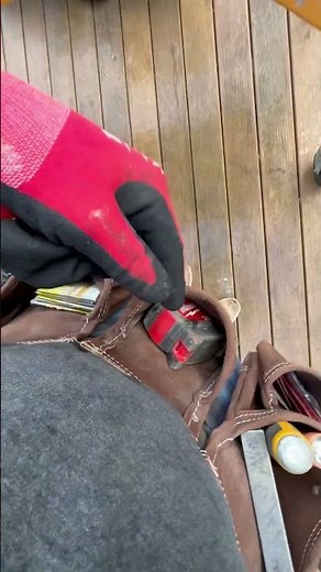 Properly to wear tool belt ￼for framing and other