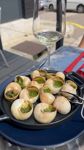 How to enjoy the favorite classic French dish : Les Escargots! All you need is a ‘Pince à Escargots’ a ‘Fourchette à Escargots’ and of course a crispy baguette - for the best part, the butter and garlic sauce! Have you had them?? . . . . . #frenchfood #frenchfoodporn #frenchfoodlovers #frenchfoodie | La Cuisine Paris