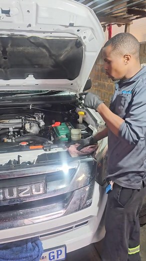 Part 1 isuzu kb250 not starting diagonis the problem. #isuzudmax #ISUZU #reelsviralシ #StarsEverywhere #followersreels | Leon Mechanic