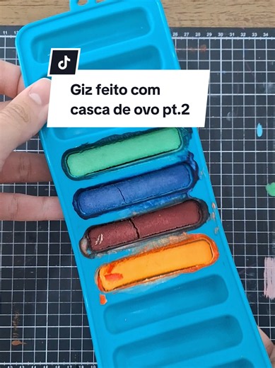 GIZ DE CASCA DE OVO PT 2 🥚🖍️✨ Depois de fazer o giz artesanal com casca de ovo, chegou a hora do teste final 👀✨ Nesse vídeo eu mostro como ele ficou no papel, testando textura, pigmentação e o resultado real na hora de desenhar 🖍️ Salva esse vídeo pra ver o resultado e comenta “PARTE 3” se você quer mais testes assim 📌 giz com casca de ovo, giz caseiro, teste de giz artesanal, materiais artísticos diy, desenho criativo, reciclagem criativa, arte sustentável, faça você mesmo, faça vc mesmo, 