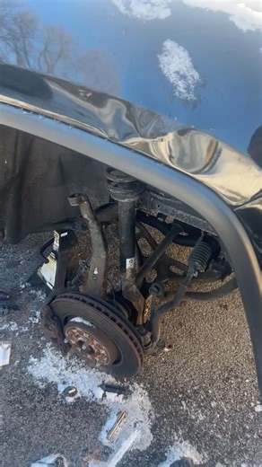Devontae Williams on Instagram: "What should I do 😅I tried to rethread it that didn’t work 🤨 I yes I went up a size #mechanic #carcare #cars #mobilemechanic #diagnosis 2012 jeep grand Cherokee upper control arm"