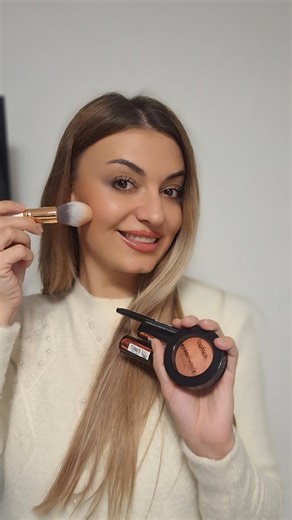 °Silvia ° on Instagram: "✨️@topfaceromania sărbătoreste 1 an de când sunt pe instagram, iar eu am primit un pachet aniversar care m-a bucurat enorm.🤍🎁 Îmi plac mult produsele lor și le-am folosit și în trecut. Am filmat un unboxing și am realizat un make-up cu noutăţile lor, pe care îl vedeți în cover-ul reelului.✨️ Mulțumesc, Topface, pentru cadou și pentru că mă inspirați de fiecare dată! Aţi încercat produsele Topface? Cum vi se par? #topface #beautyromania #makeuphaul #unboxingreel #makeup