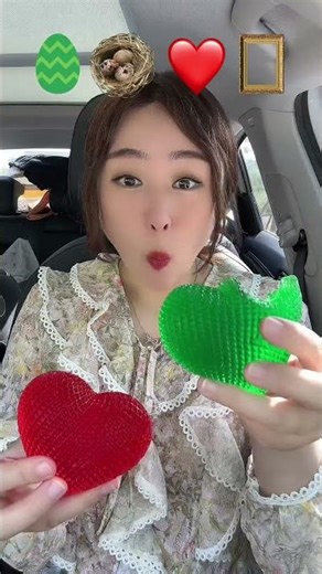 Eat emoticons,eat you bite by bite,the co-pilot eats snacks#food#shortvideo#eatemoticons