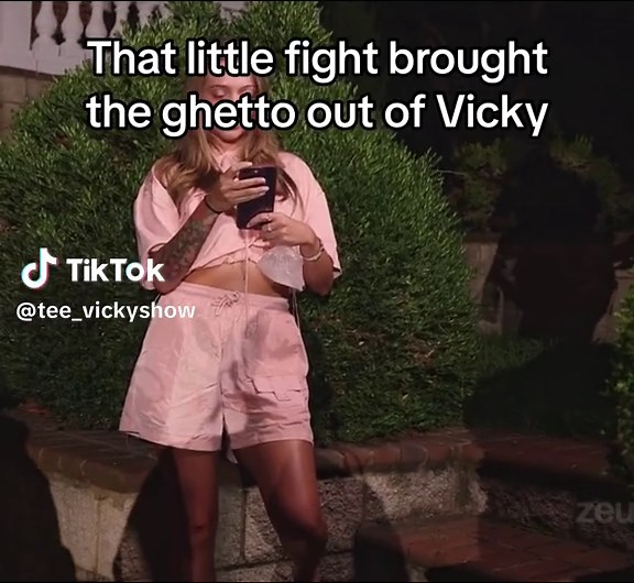 Woah vicky funny asl she was winning a 5v1 argument. #baddieseast #natalienunn #baddieswest #zeusnetwork #ahnamac #chriseanrockbabyy #scotty #woahvicky