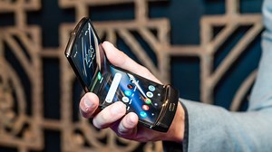 Motorola Razr fails CNET's durability test, 'breaks' after only 27,000 folds
