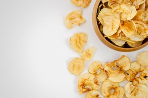 La ricetta gustosa delle chips di mela alla cannella - LEITV