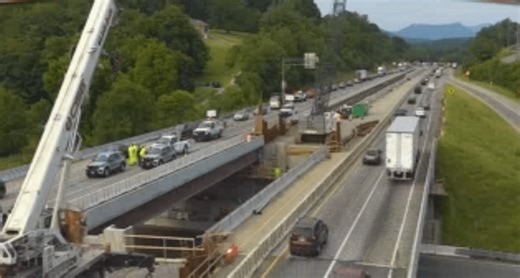Vehicle crash cleared on I-81 in Roanoke County