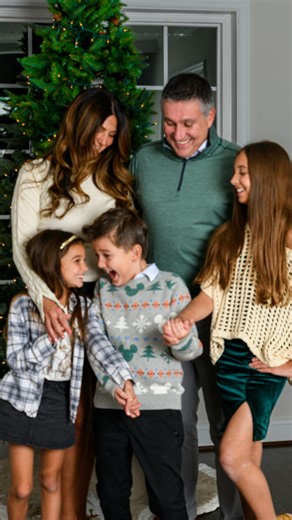 ✨🎄 Orlando turns into a winter wonderland this time of year… and staying at a Global home puts you right in the middle of ALL the holiday magic. Whether you’re here for Mickey, snow flurries, lantern festivals, or dazzling lights, your Global stay keeps the fun close, cozy, and unforgettable. ❤️🏰❄️ Here are a few must-do holiday experiences for 2025 to add to your trip: 🎅 Mickey’s Very Merry Christmas Party – Magic Kingdom 🗓️ Nov 7 – Dec 21, 2025 🦩 Illuminate: A Lantern Festival – Aquatica 