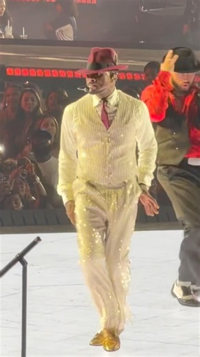 USHER - You Make Me Wanna… (LIVE AT THE AT&T STADIUM) Dallas Tx NIGHT 3