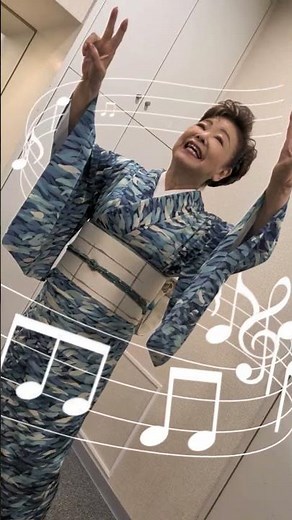 【中村美律子】「人生万歳」を楽屋で唄って踊ってみた🎵皆さんもご一緒に～✨ #中村美律子 #人生万歳 #バンザイ #演歌 #2026 #40周年 #shorts